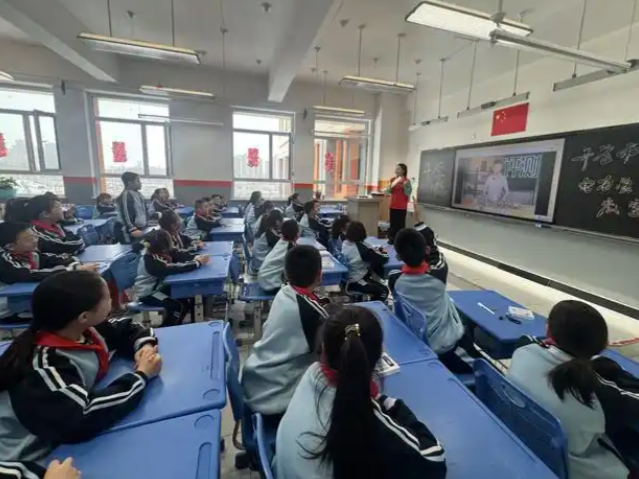 在奔跑和跃动中让每一个课间都成为积储生长能量的加油站